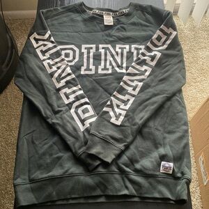 Brand:  VS. Size: M. Color: Green